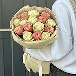 Букет Гармония из 15 роз микс сорта мондиал и кахала