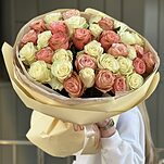 Букет Гармония из 35 роз микс сорта мондиал и кахала