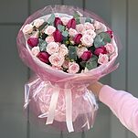 Букет Весенний Румянец из кустовых роз и тюльпанов