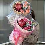 Букет Феерия чувств из протеи, роз и оксипеталума