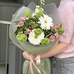 Букет Утренняя капель из гербер, альстромерий, вибурнума и маттиолы