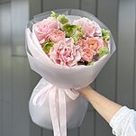 Букет Нежность Весны из французских и пионовидных роз, хелеборуса