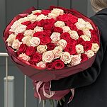Букет Эстер из 75 красных и розовых роз