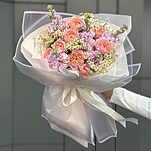 Букет Майское утро из маттиолы, кустовой пионовидной розы и танацетума