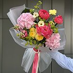 Букет Цветочный пикник из пионов, гортензий, ранункулюсов, антиринума, диантусов и др