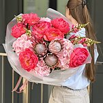 Букет Королевский акцент из пионов, гортензия, протея и антириниума