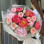 Букет Персиковая акварель из пионов, гортензий, роз, танацетума и зелени