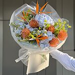 Букет Тропическая Лихорадка из гортензий, нутана, стрелиции, оксипеталума и зелени