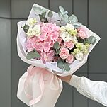 Букет Летняя нежность из гортензии, кустовой розы, эустомы и эвкалипта