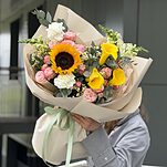 Букет Душа Поэта из подсолнуха, калл, антирринума, роз и танацетума