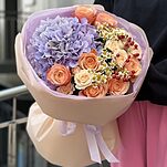Букет Чарующий заказ из гортензии, роз, танацетума, вибурнума и кустовых роз
