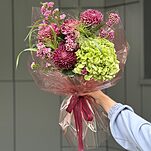 Букет Осенний презент из гортензии, хризантемы Бигуди, хамелациума и паникума