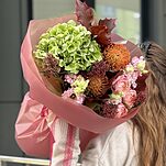 Букет Осенняя вуаль из гортензии, нутана, роз, эустомы и осенней зелени