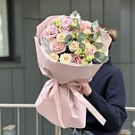 Букет Нежный Блюз S из кустовых роз,  одноголовых роз и эустомы